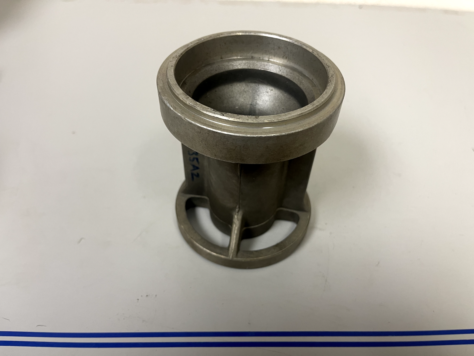 *NEW OEM* 0670 Mercury Quicksilver Bearing Carrier