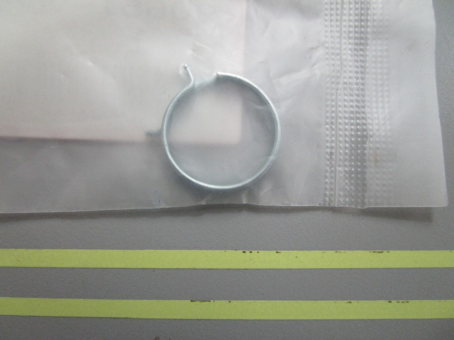 *NEW OEM* 0810 Honda Clip 90651-VD6-901