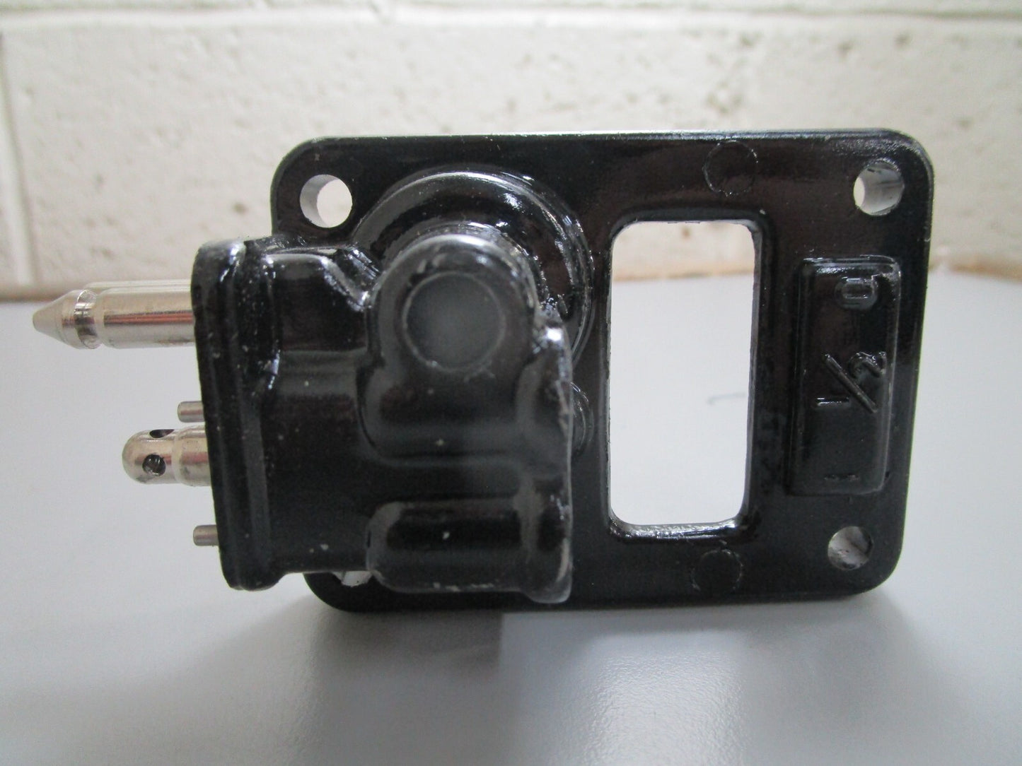 *NEW OEM* 0820 OMC Johnson Evinrude Fuel Housing & Pickup 398409 0398409
