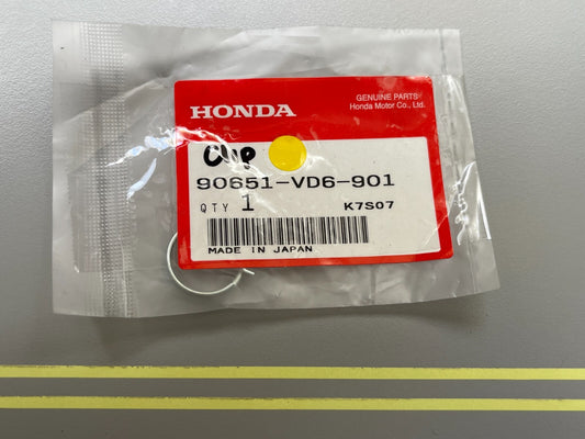 *NEW OEM* 0810 Honda Clip 90651-VD6-901