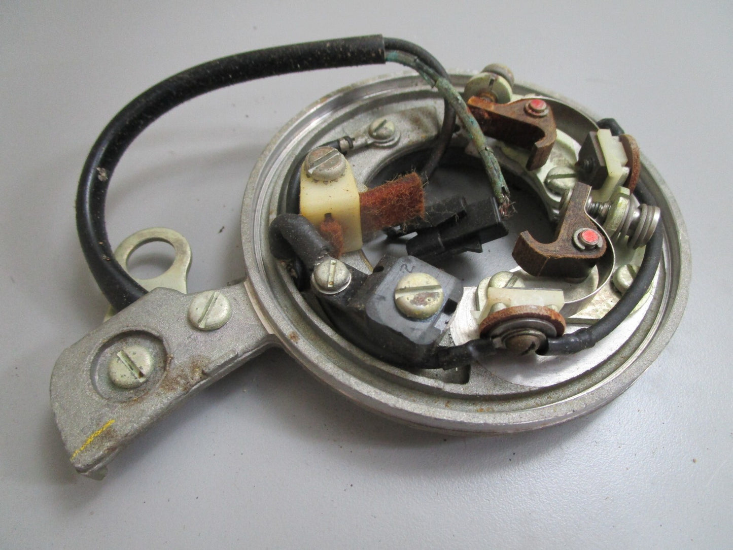 *NEW OEM* 0820 OMC Johnson Evinrude Armature Plate 382475 0382475