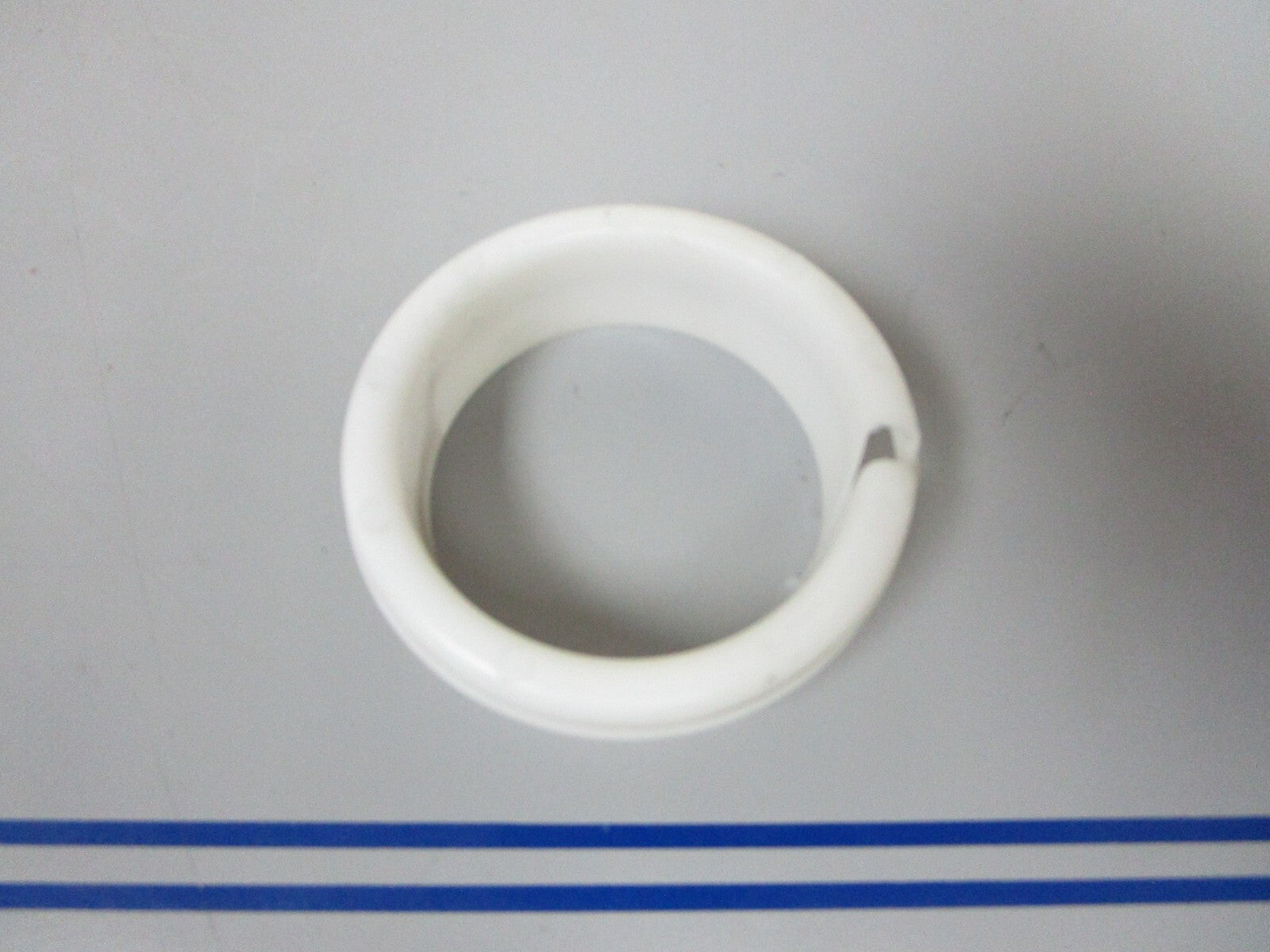 *NEW OEM* 0810 OMC Johnson Evinrude Bushing 323033 0323033