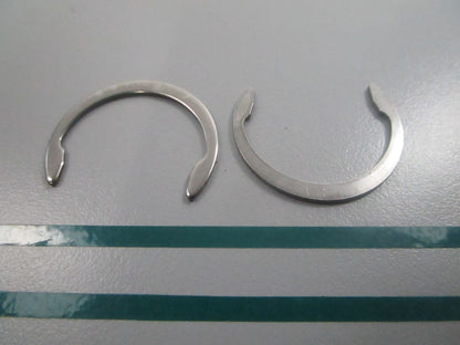 NEW OEM (LOT OF 2) 336110 0336110 OMC Johnson Evinrude Retaining Clip 0810