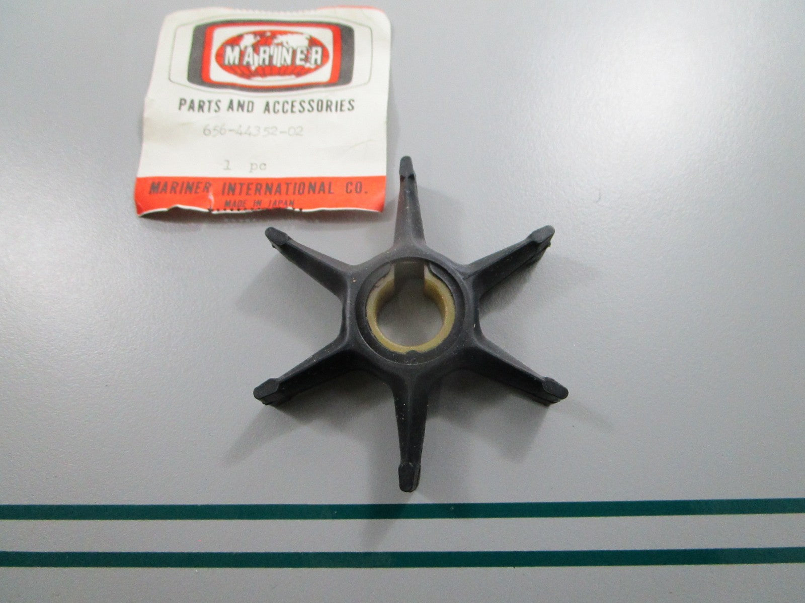 NEW OEM 656-44352-02-00 Yamaha Mariner Impeller 0810