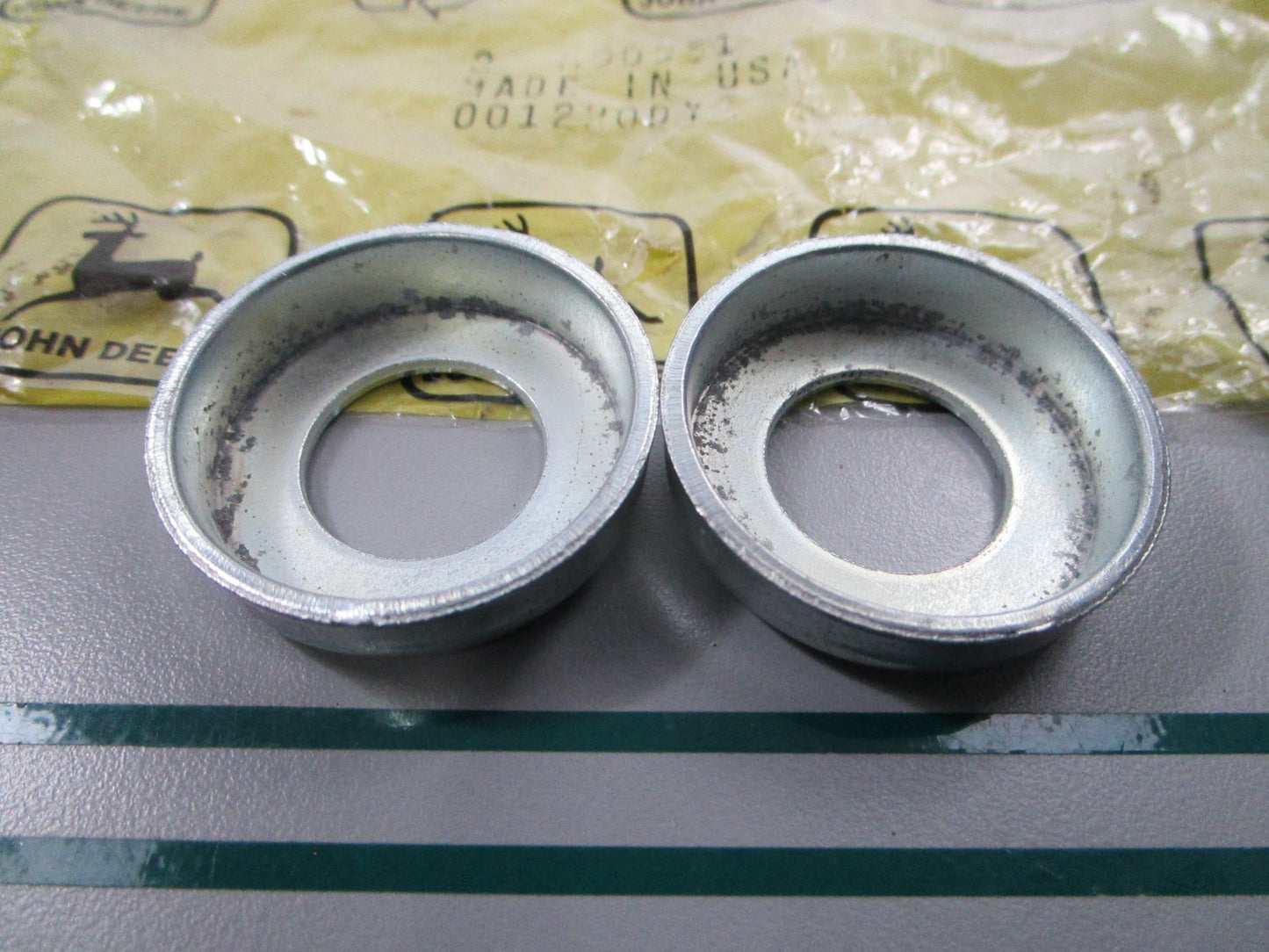 NEW OEM (LOT OF 2) M90981 John Deere End Cap Retainer 0810