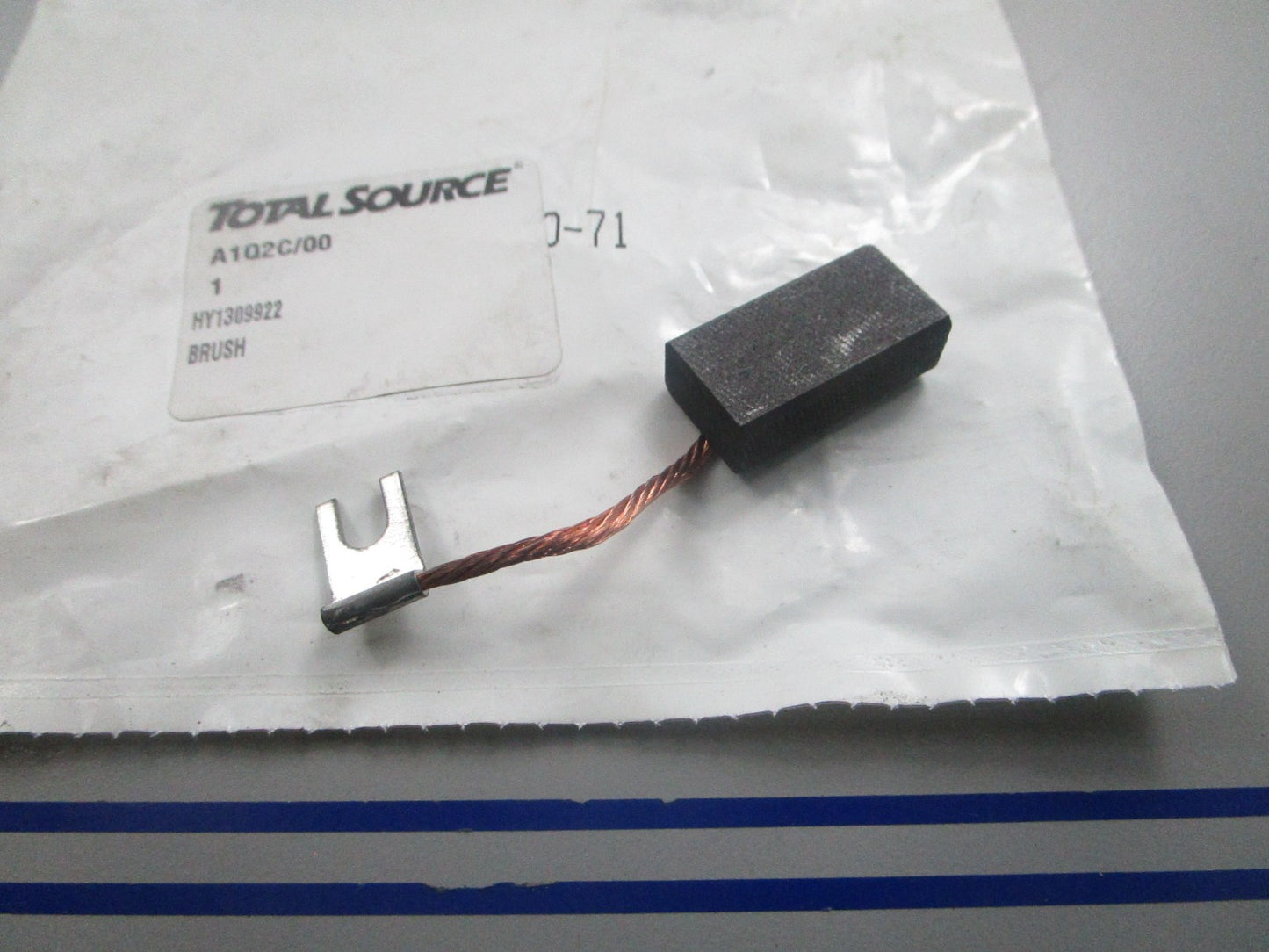 NEW Total Source HY1309922 For: Hyster Brush 0810