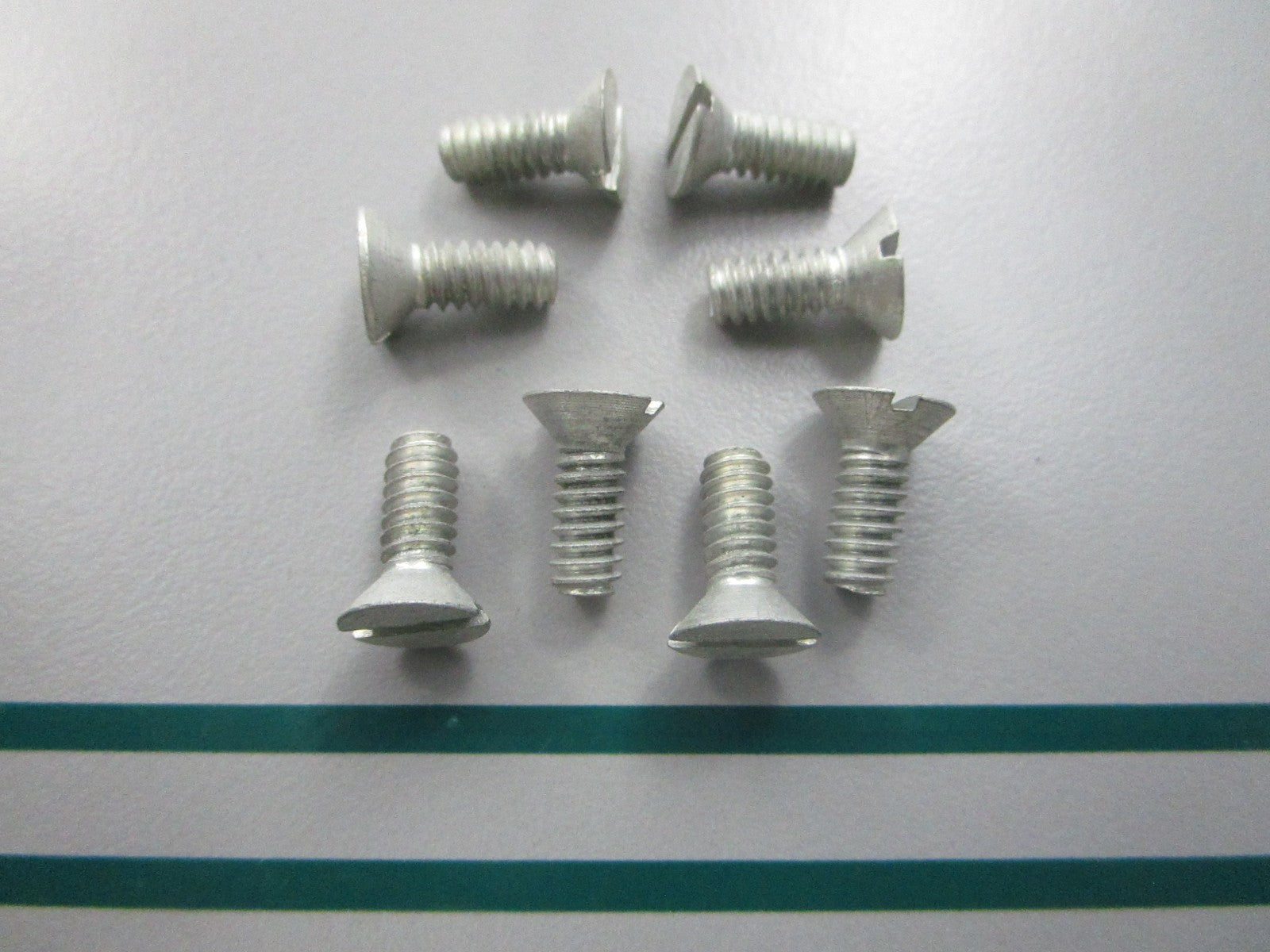 NEW OEM (LOT OF 8) 302104 0302104 OMC Johnson Evinrude Screw 0810