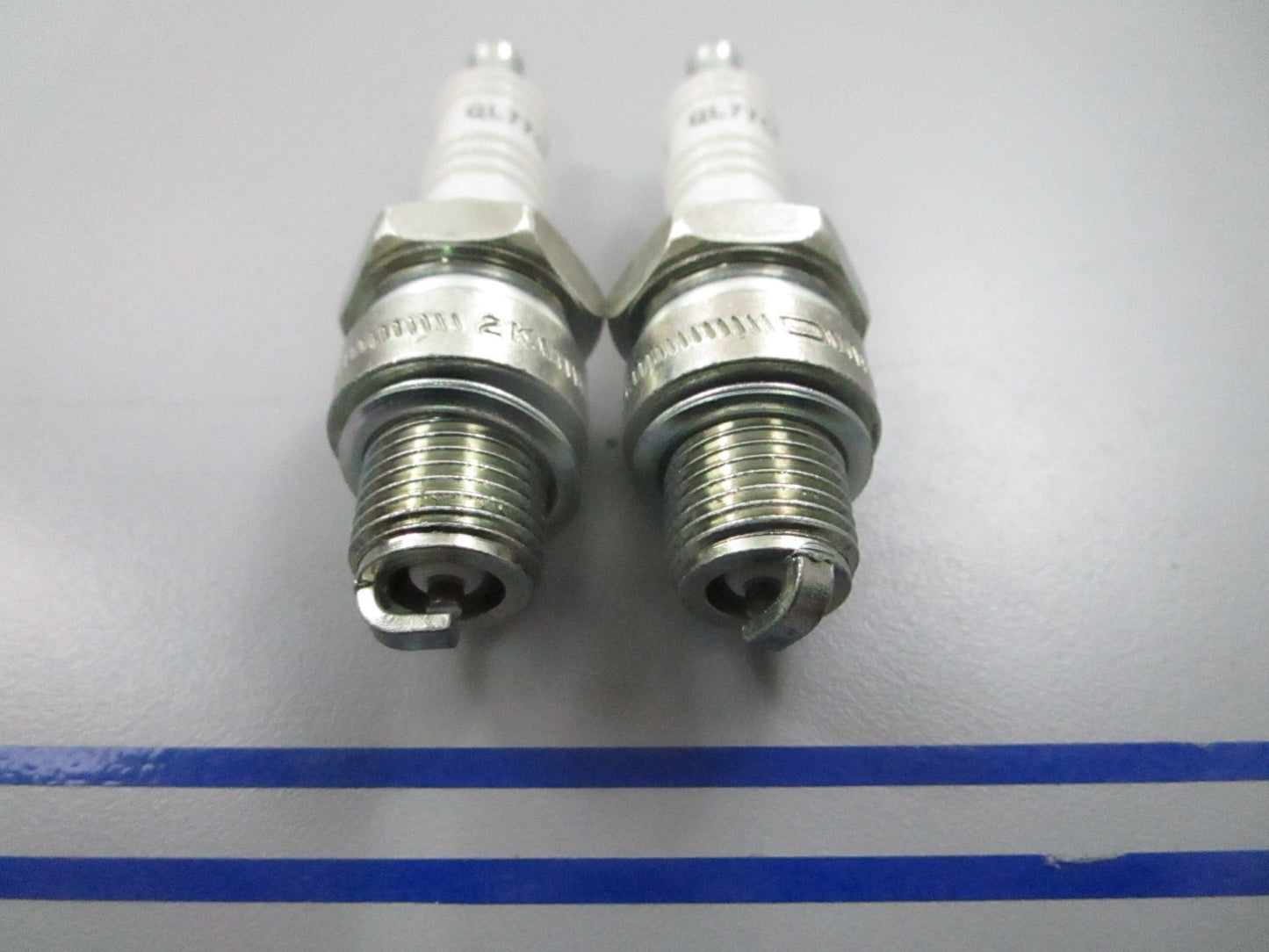 *NEW* (LOT OF 2) 0810 NGK Spark Plug QL77CC