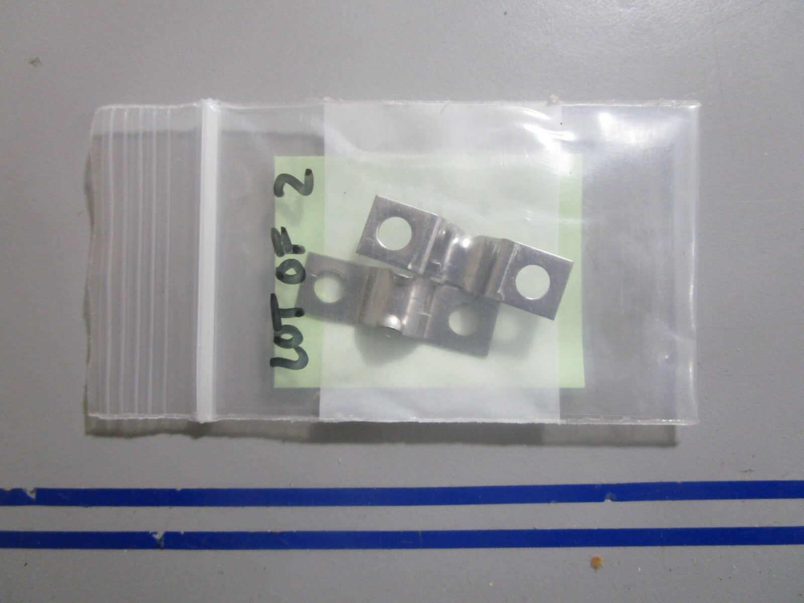 *NEW OEM* (LOT OF 2) 0810 OMC Johnson Evinrude Bearing Clamp 305609 0305609