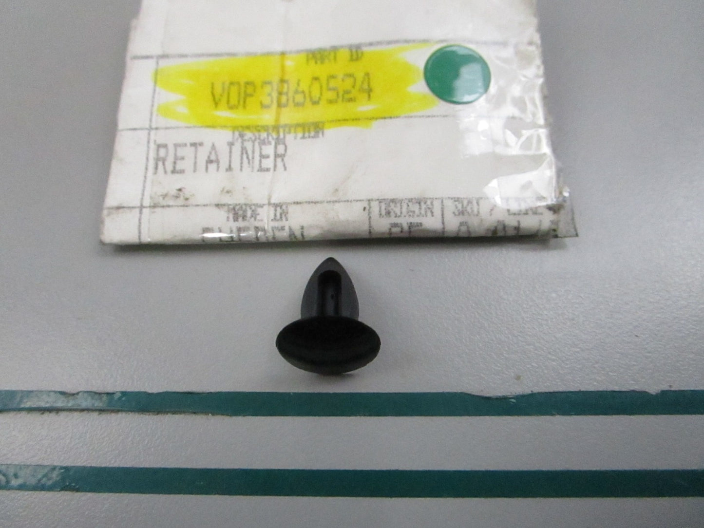 NEW OEM 3860524 Volvo Penta Retainer 0810