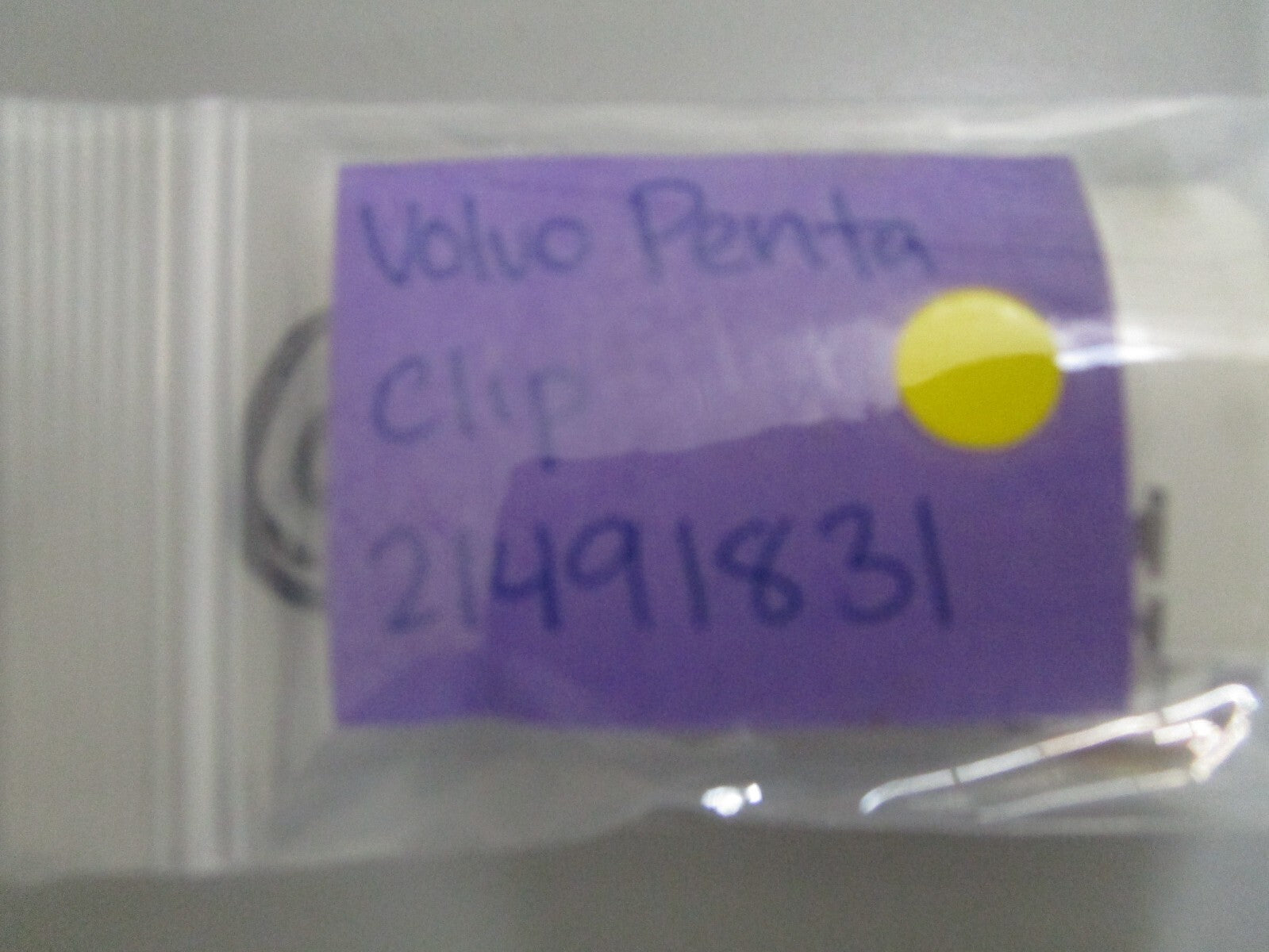 *NEW OEM* 0810 Volvo Penta Clip 21491831