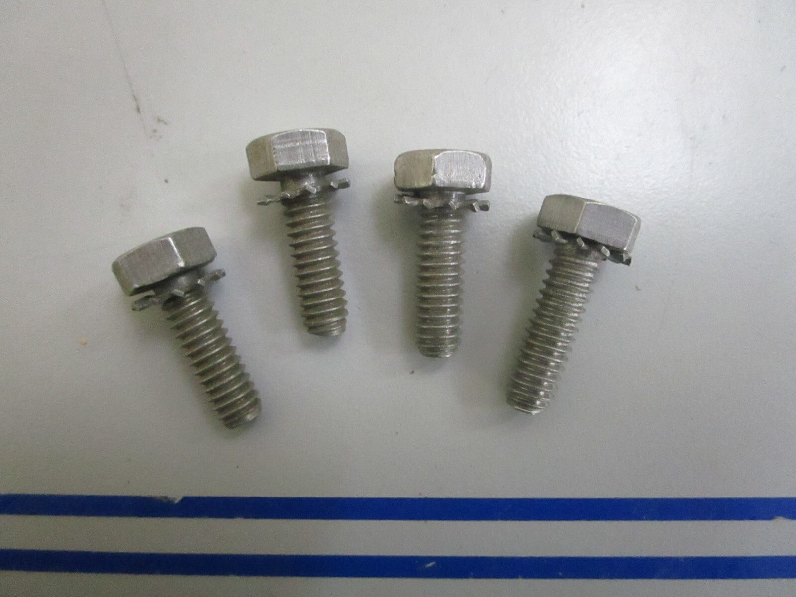 *NEW OEM* (LOT OF 4) 0810 OMC Johnson Evinrude Screw 307524 0307524