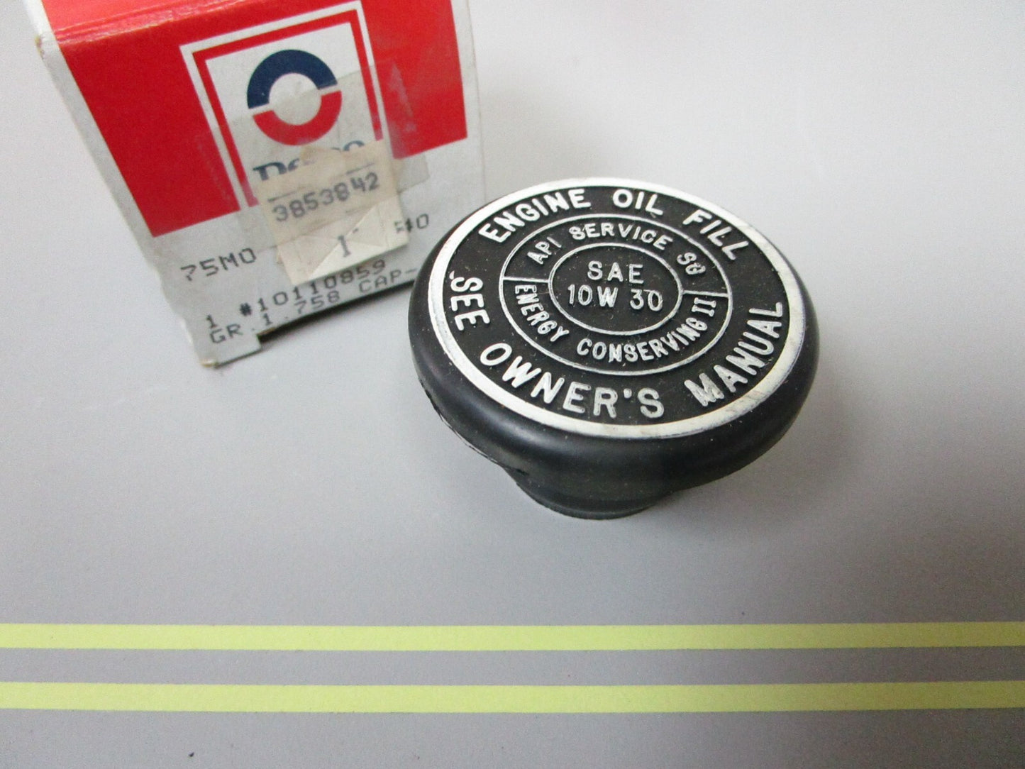 *NEW OEM* 0720 OMC Johnson Evinrude (White) Oil Cap 3853842