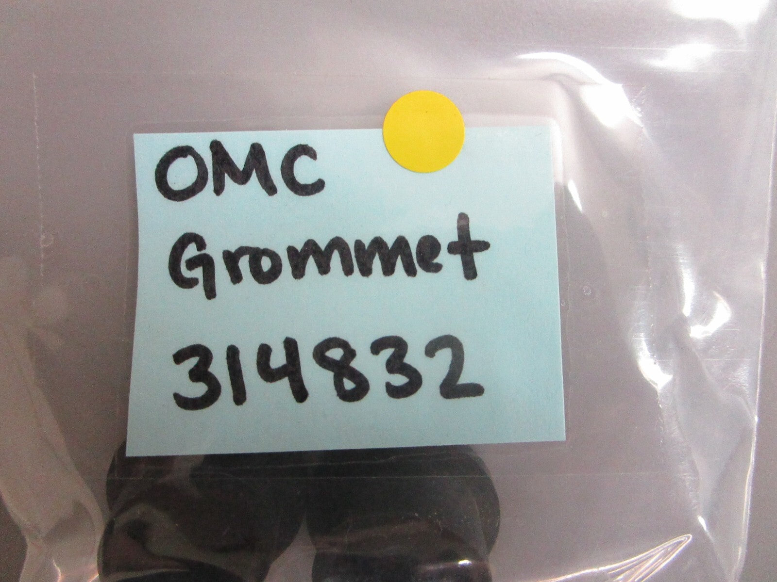 *NEW OEM* (LOT OF 2) 0810 OMC Johnson Evinrude Grommet 314832 0314832