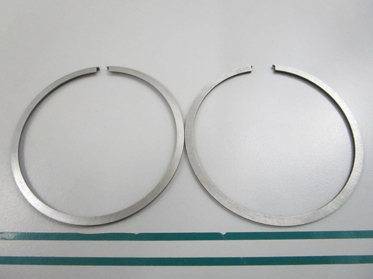 NEW OEM 384315 0384315 OMC Johnson Evinrude 2 Piston Ring Set 0810