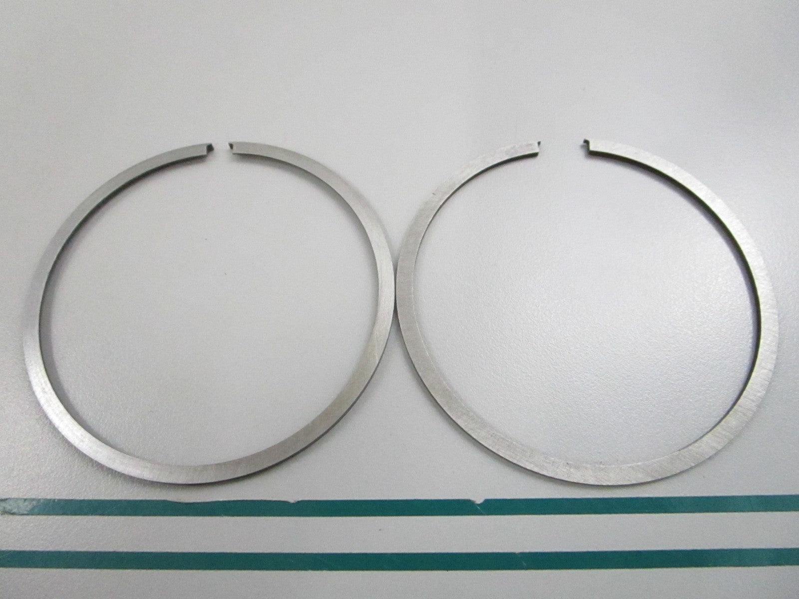 NEW OEM 384315 0384315 OMC Johnson Evinrude 2 Piston Ring Set 0810