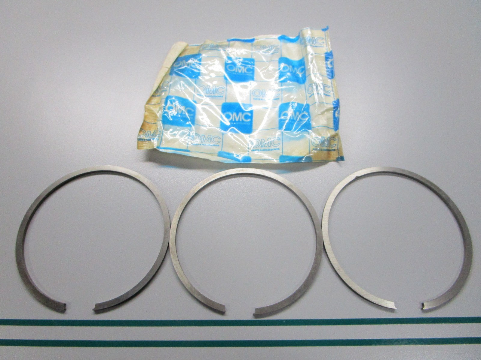NEW OEM 378426 0378426 OMC Johnson Evinrude 3 Piston Ring Set 0810