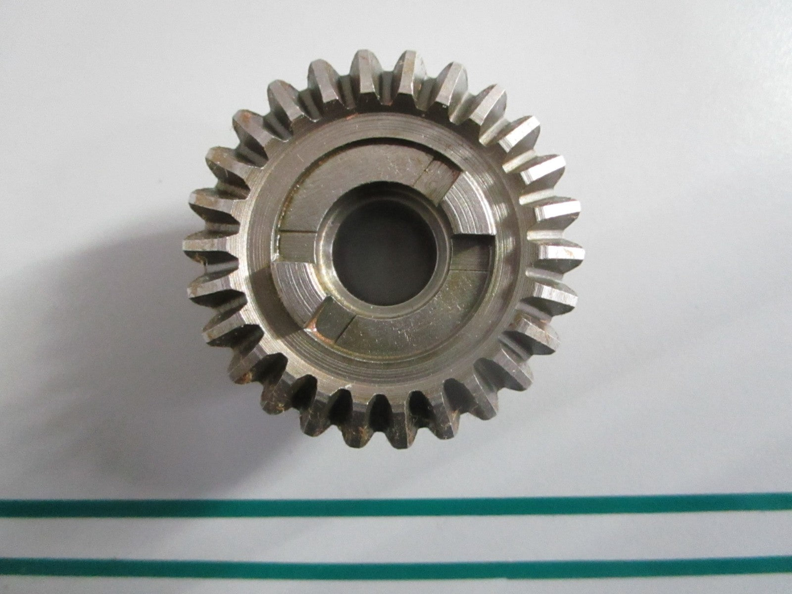 NEW OEM 43-F525662 Chrysler Force 26T Gear 0820