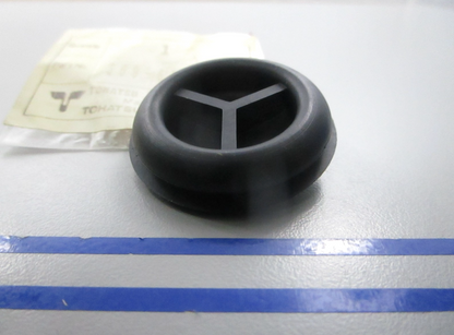 NEW OEM 369-61016-0 369610160 Tohatsu Grommet 0810