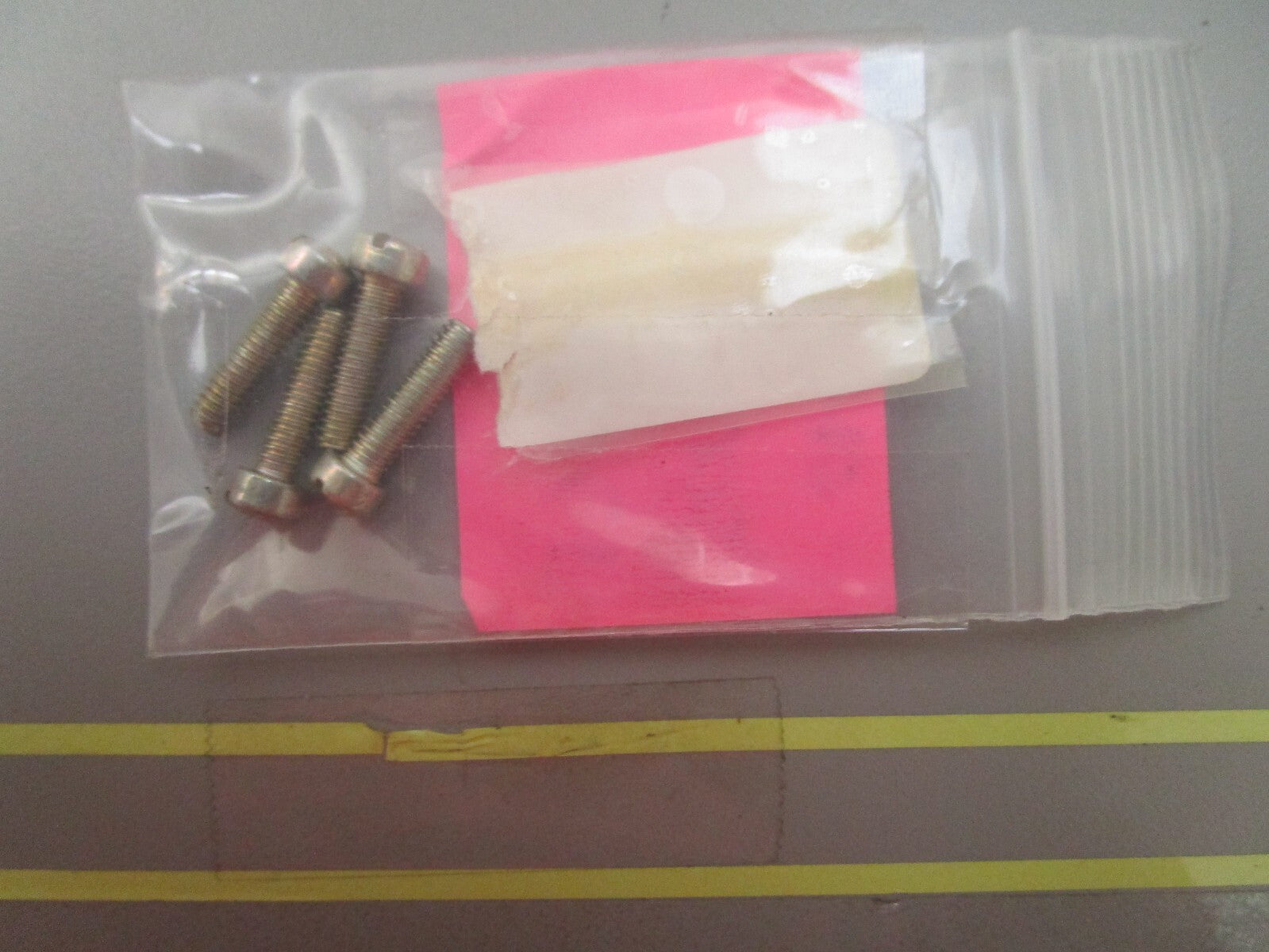 *NEW OEM* (LOT OF 4) 0810 OMC Johnson Evinrude Screw 130988 0130988