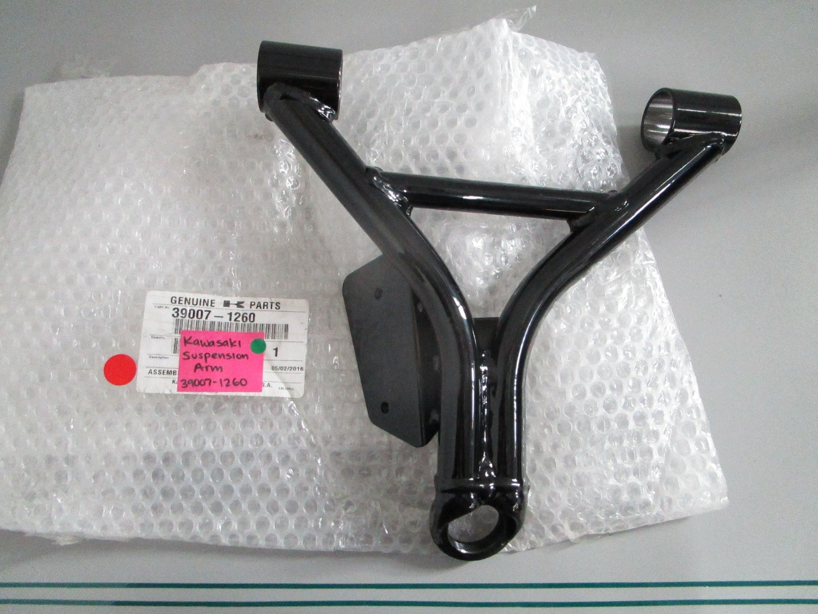 NEW OEM 39007-1260 Kawasaki Suspension Arm 0820