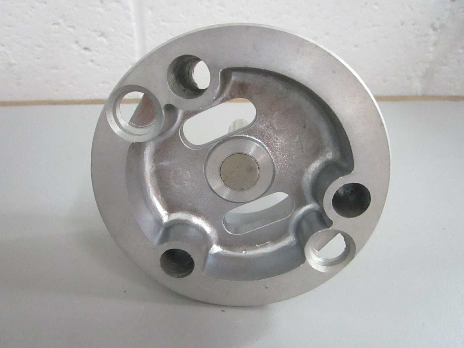 *NEW OEM* 0820 Volvo Penta Bearing Housing 841314