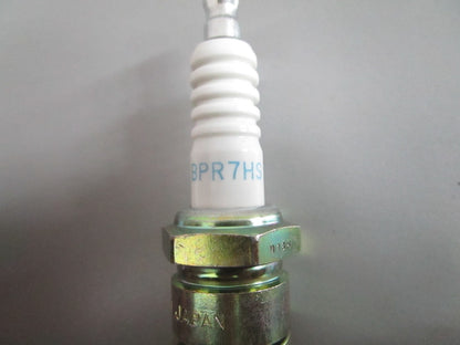 NEW OEM (LOT OF 10) BPR7HS NGK Spark Plug 0820