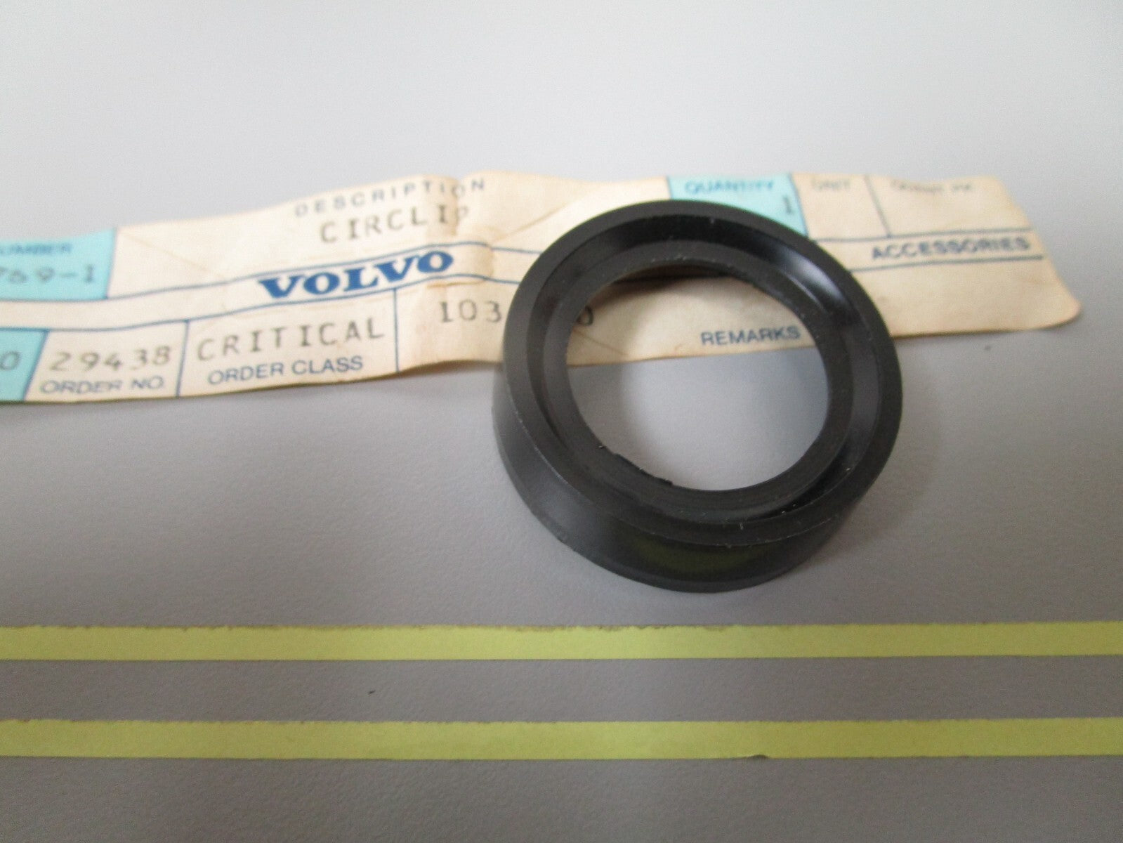 *NEW OEM* 0810 Volvo Penta Circlip 827769