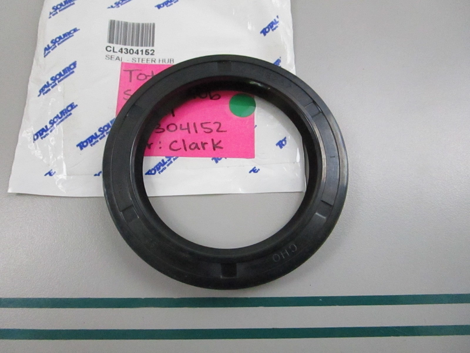 NEW CL4304152 For: Clark Total Source Steer Hub Seal 0810