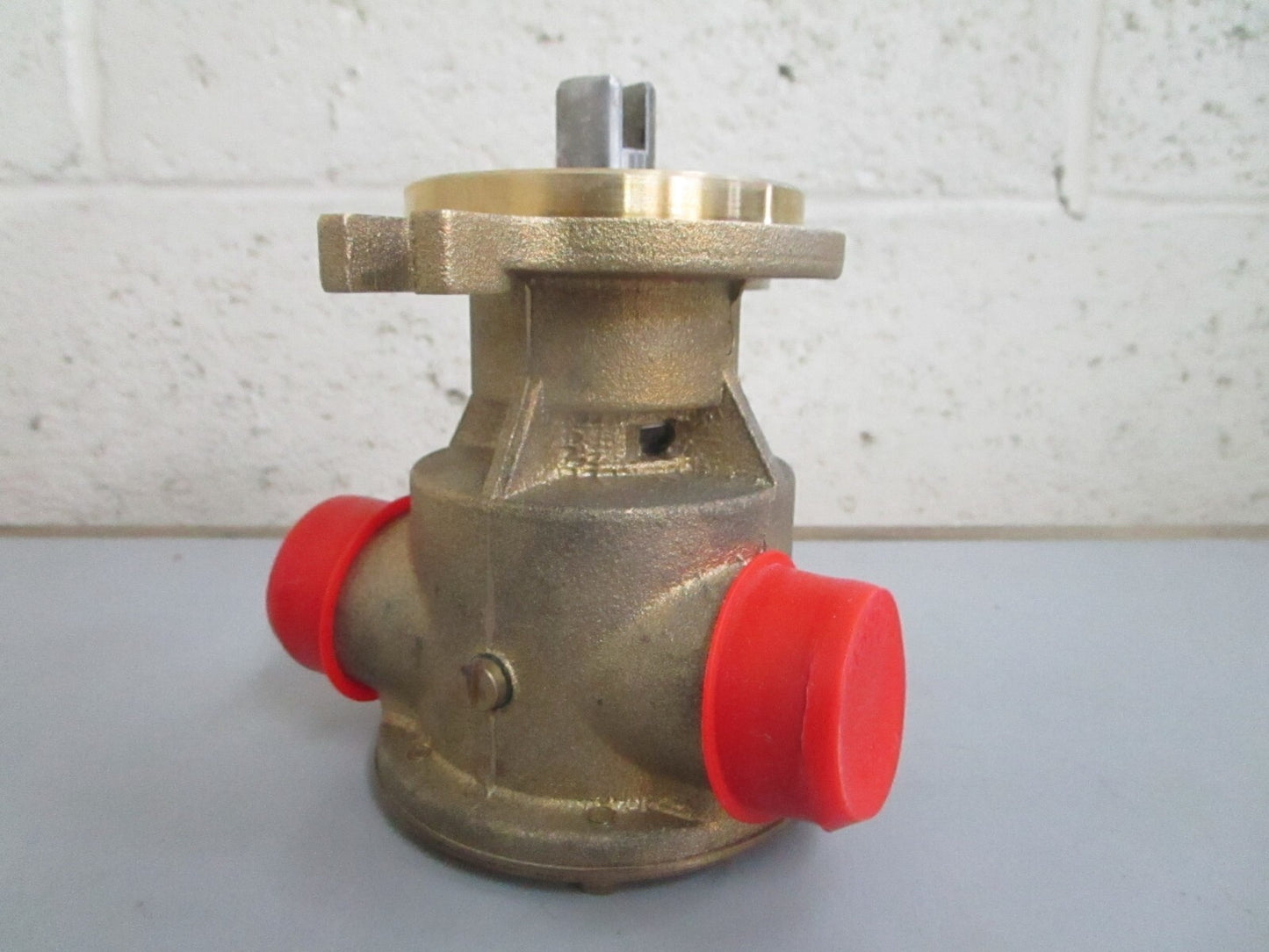 *NEW OEM* 0820 Volvo Penta Raw Water Sea Pump 842843