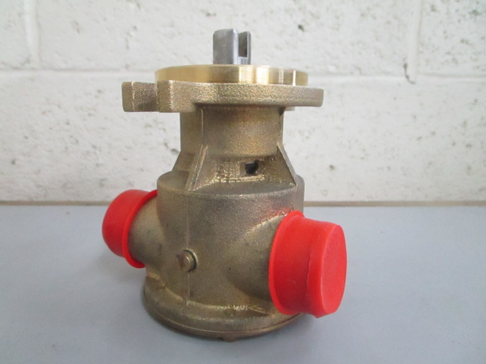 *NEW OEM* 0820 Volvo Penta Raw Water Sea Pump 842843
