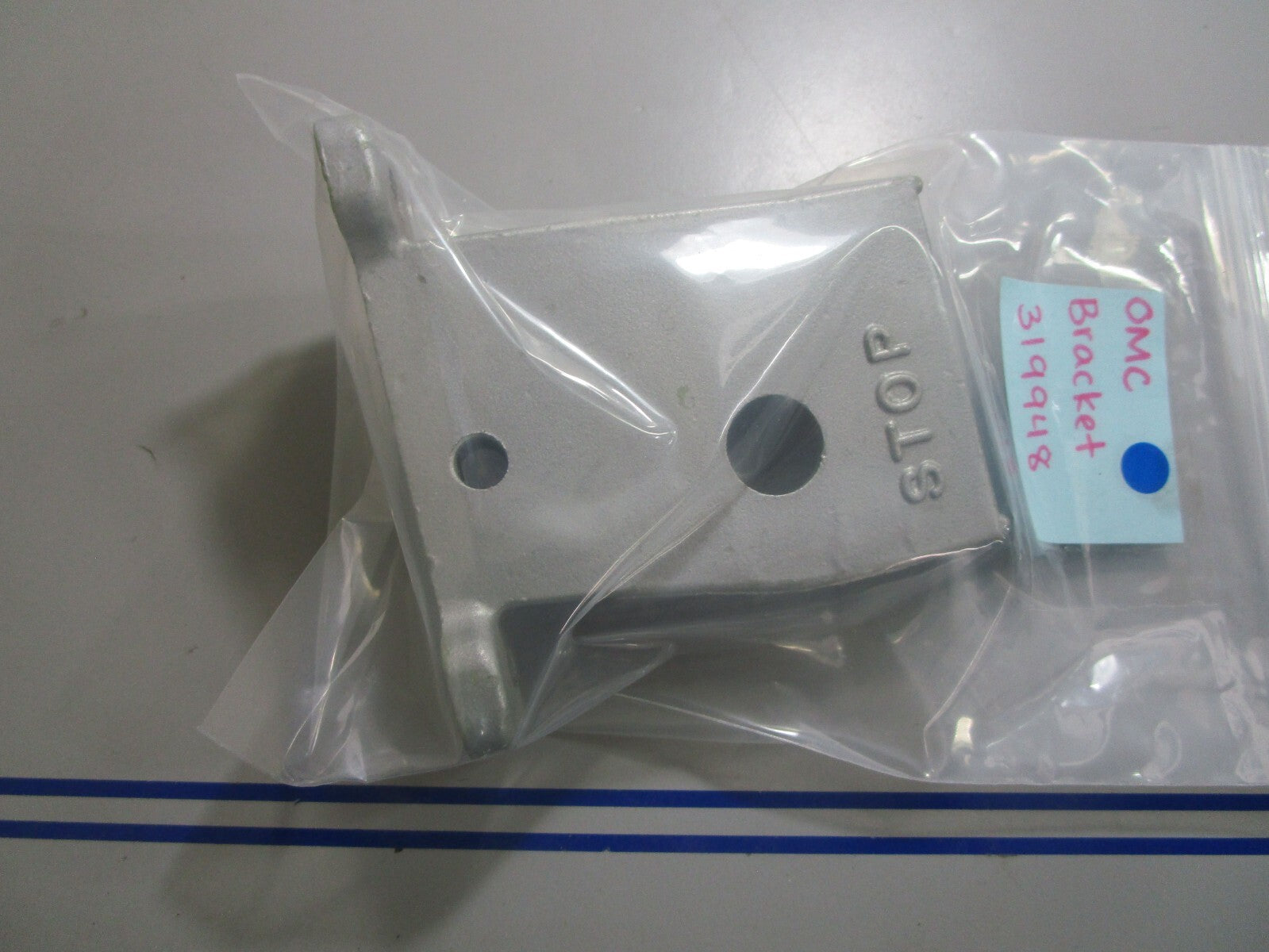 *NEW OEM* 0770 OMC Johnson Evinrude Bracket 319948 0319948