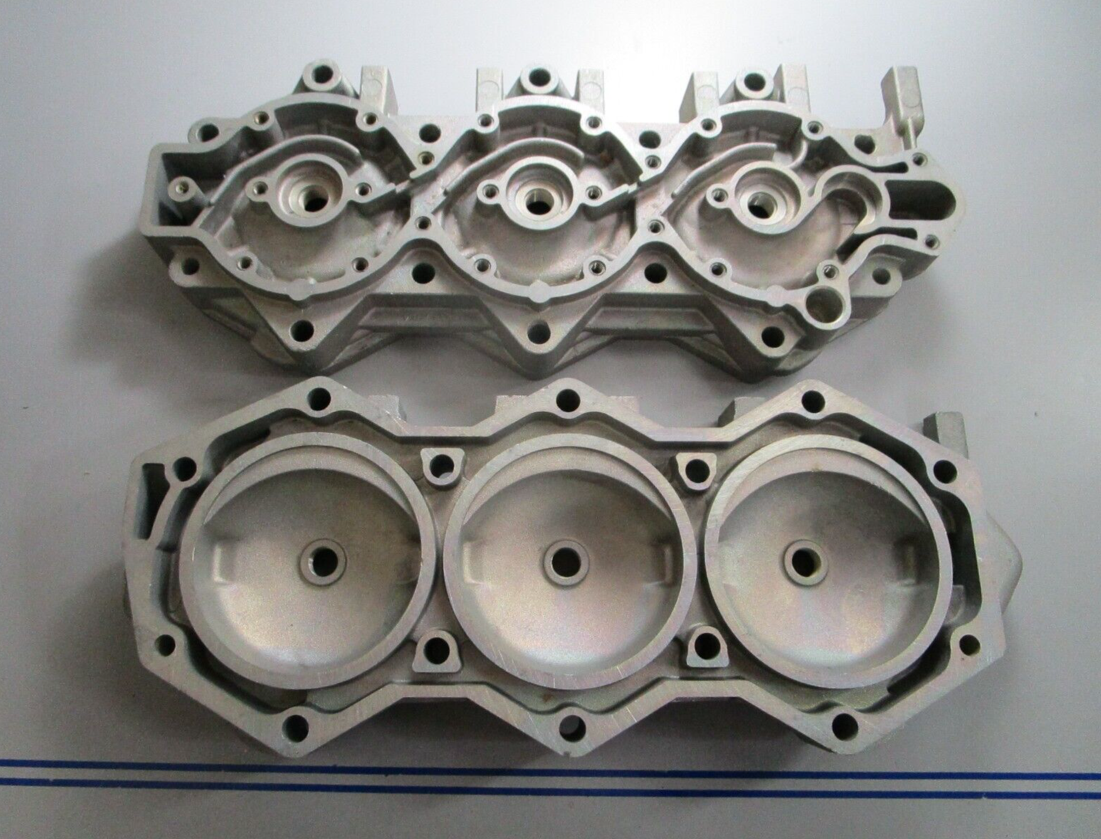 *NEW OEM* 0810 OMC Johnson Evinrude Cylinder Head Set 394621 330054 330053