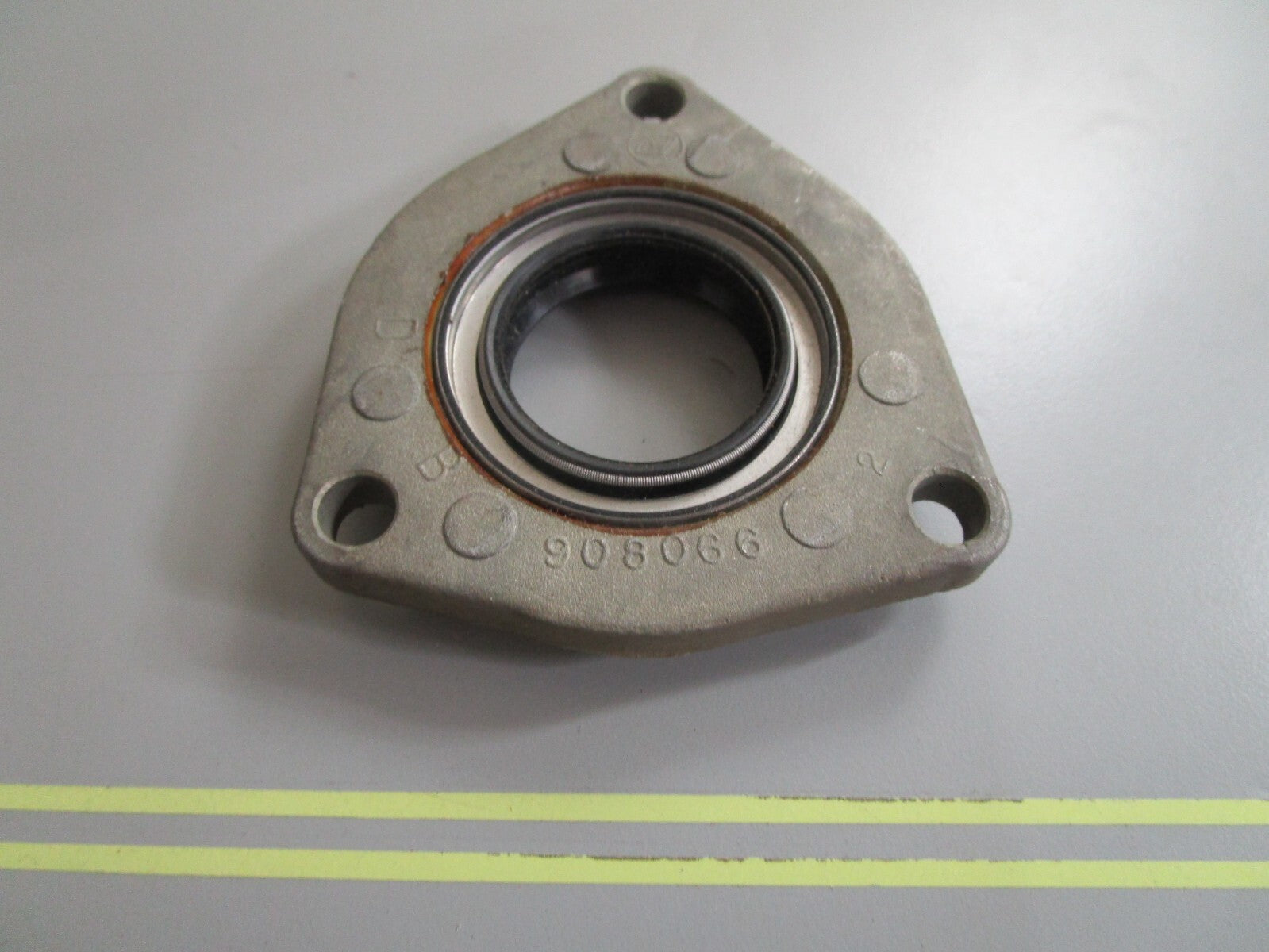 *NEW OEM* 0810 OMC Johnson Evinrude Retainer & Seal 980478 0980478