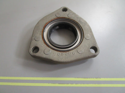 *NEW OEM* 0810 OMC Johnson Evinrude Retainer & Seal 980478 0980478