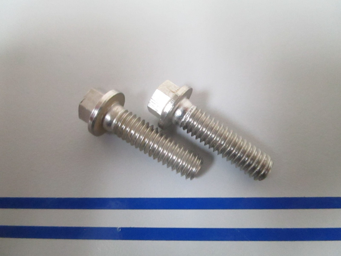 NEW OEM (LOT OF 2) 123018 0123018 OMC Johnson Evinrude Screw 0810