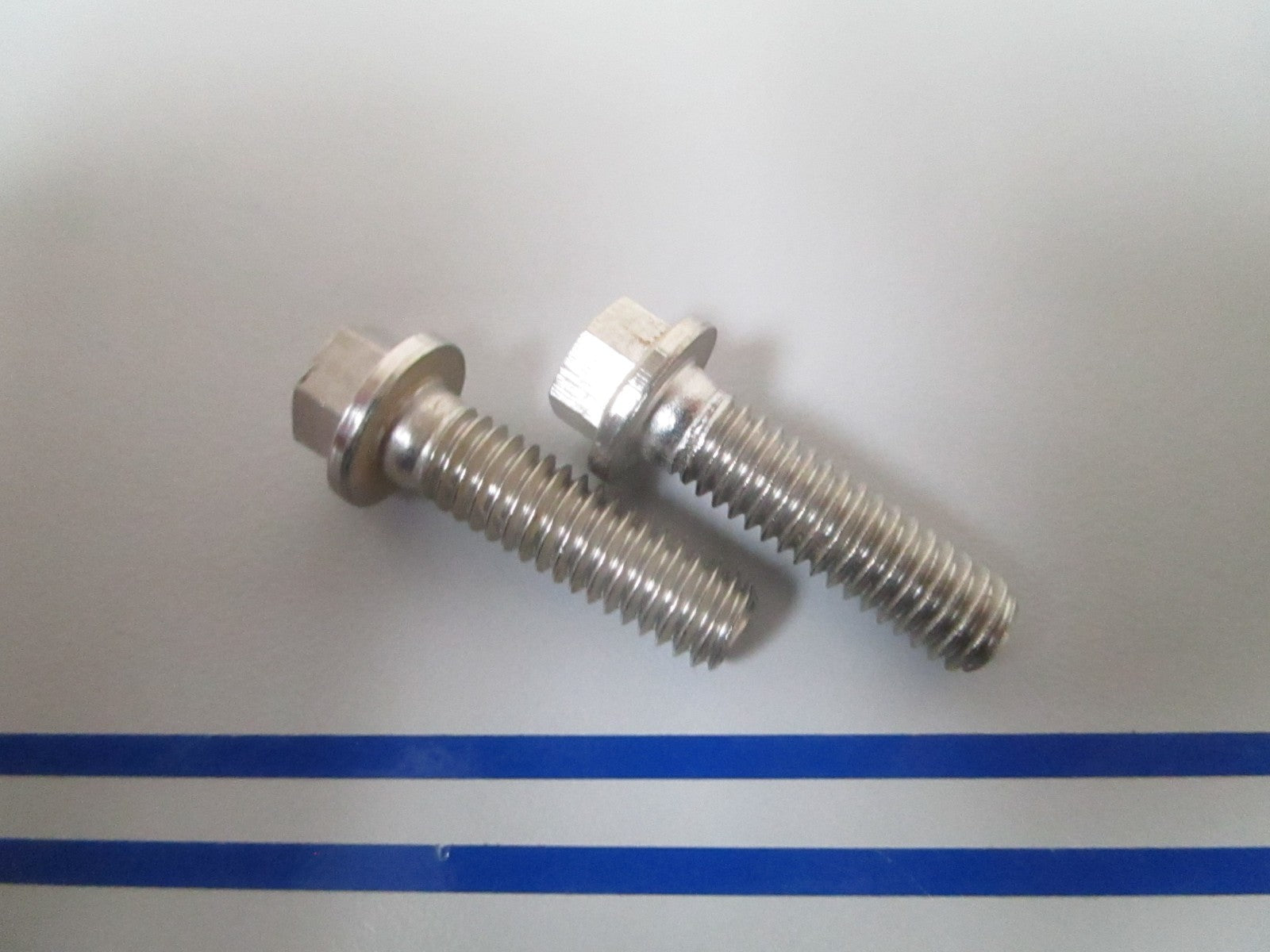 NEW OEM (LOT OF 2) 123018 0123018 OMC Johnson Evinrude Screw 0810