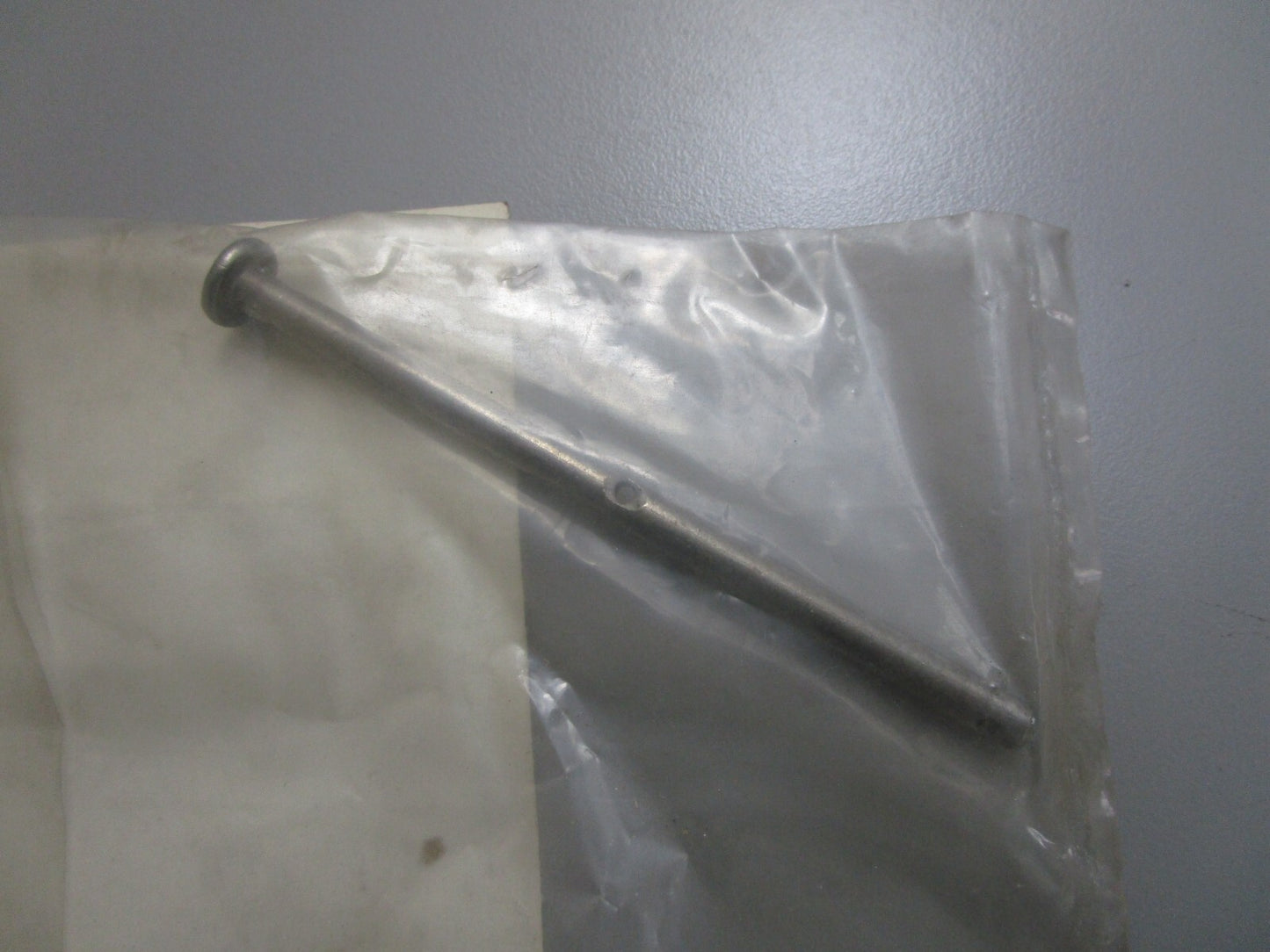 *NEW OEM* 0810 OMC Johnson Evinrude Pin 322945 0322945