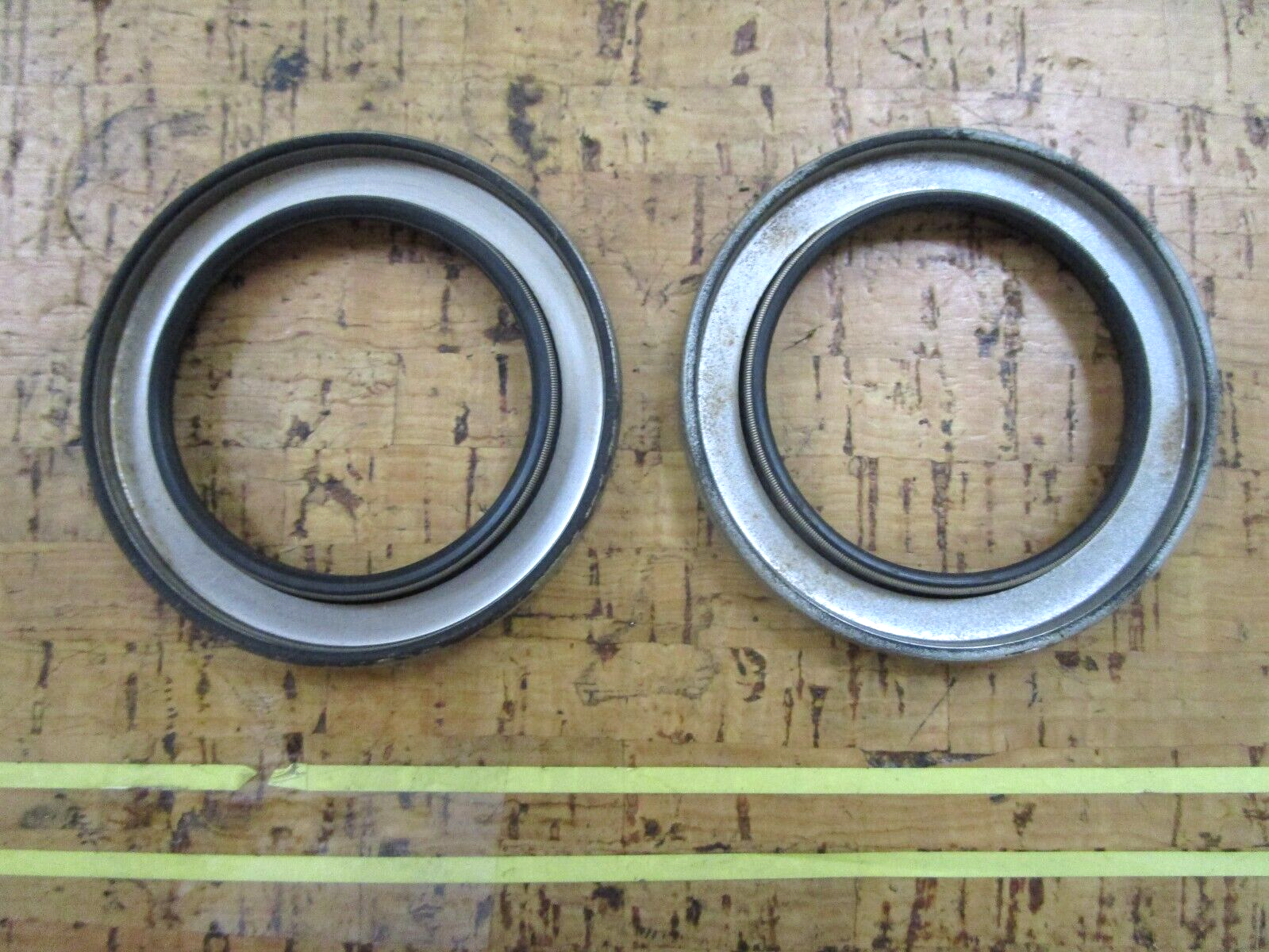 *NEW OEM* (LOT OF 2) 0750 OMC Johnson Evinrude OIL SEAL 981196 0981196
