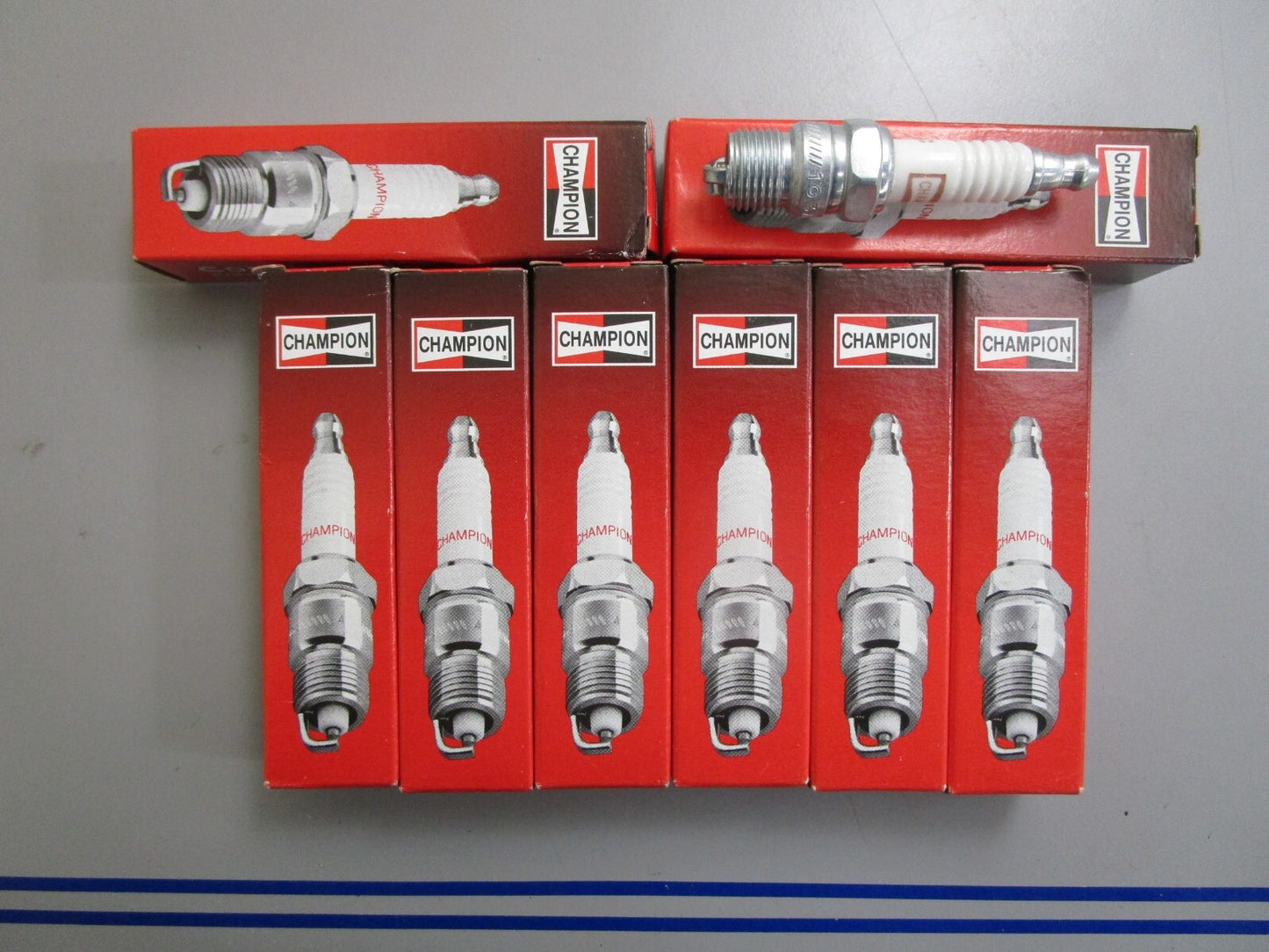 *NEW* (LOT OF 8) 0820 Champion Spark Plug RV8C