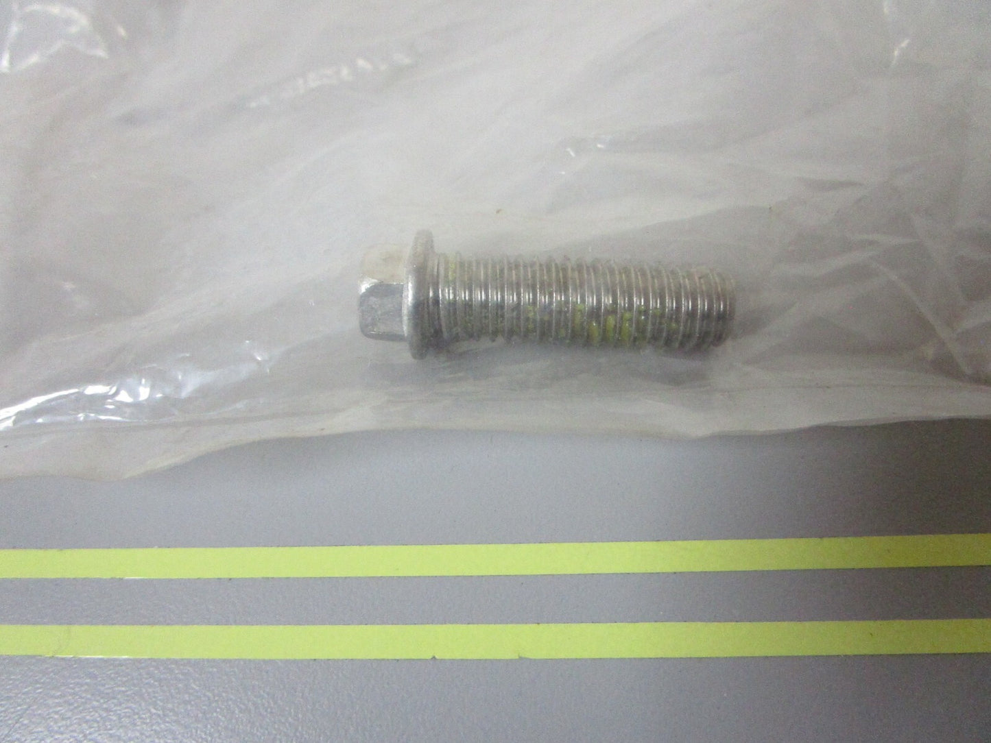 *NEW OEM* 0810 OMC Johnson Evinrude Screw 3852478