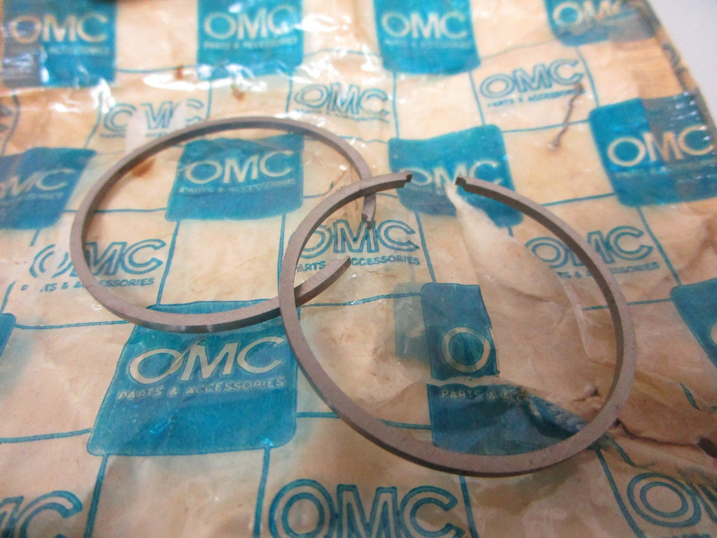 NEW OEM 383921 0383921 OMC Johnson Evinrude 2 Piston Ring .020 Assembly 0720