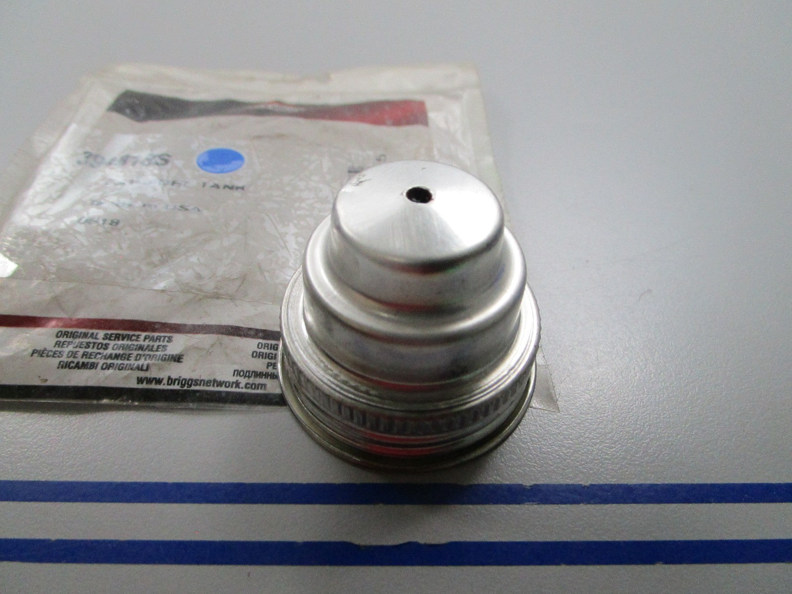 NEW OEM 394818S Briggs & Stratton Fuel Tank Cap 0810