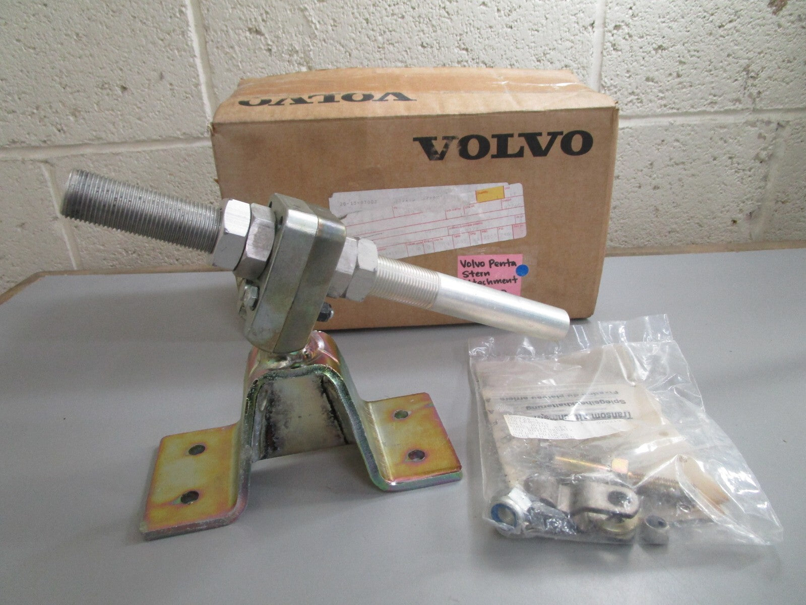 *NEW OEM* 0820 Volvo Penta Stern Attachment 853290