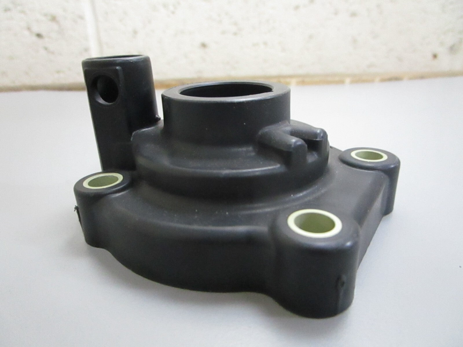 *NEW OEM* 0820 OMC Johnson Evinrude Impeller Housing 323941 0323941