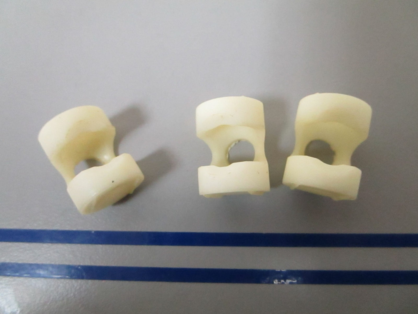 NEW OEM (LOT OF 3) 309724 0309724 OMC Johnson Evinrude Anchor Block 0810