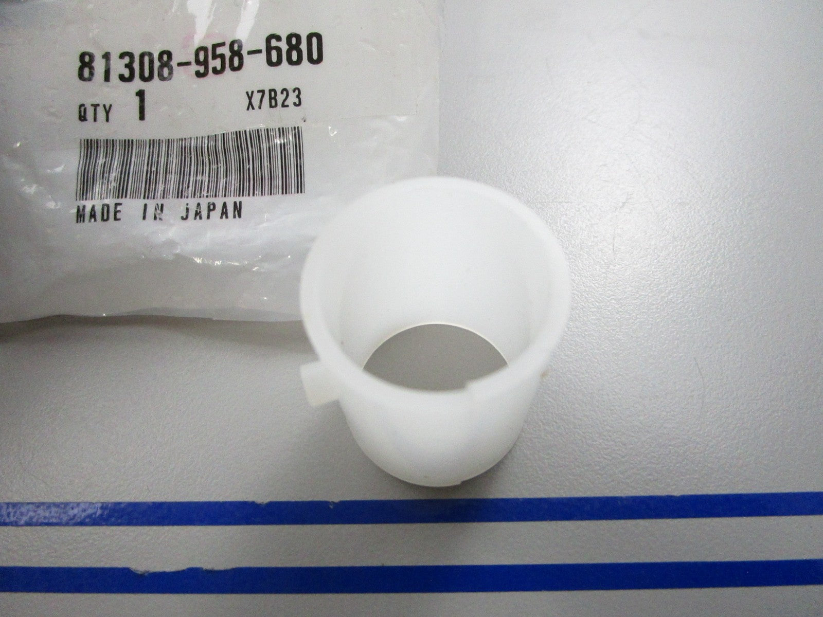 *NEW OEM* 0810 Honda Spacer 81308-958-680