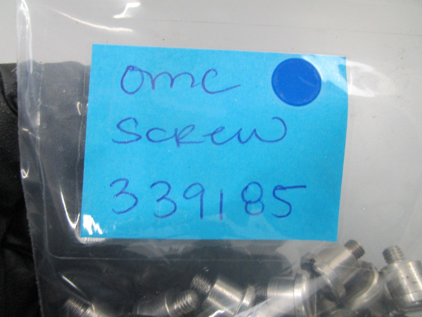 *NEW OEM* 0810 OMC Johnson Evinrude Screw 339185 0339185