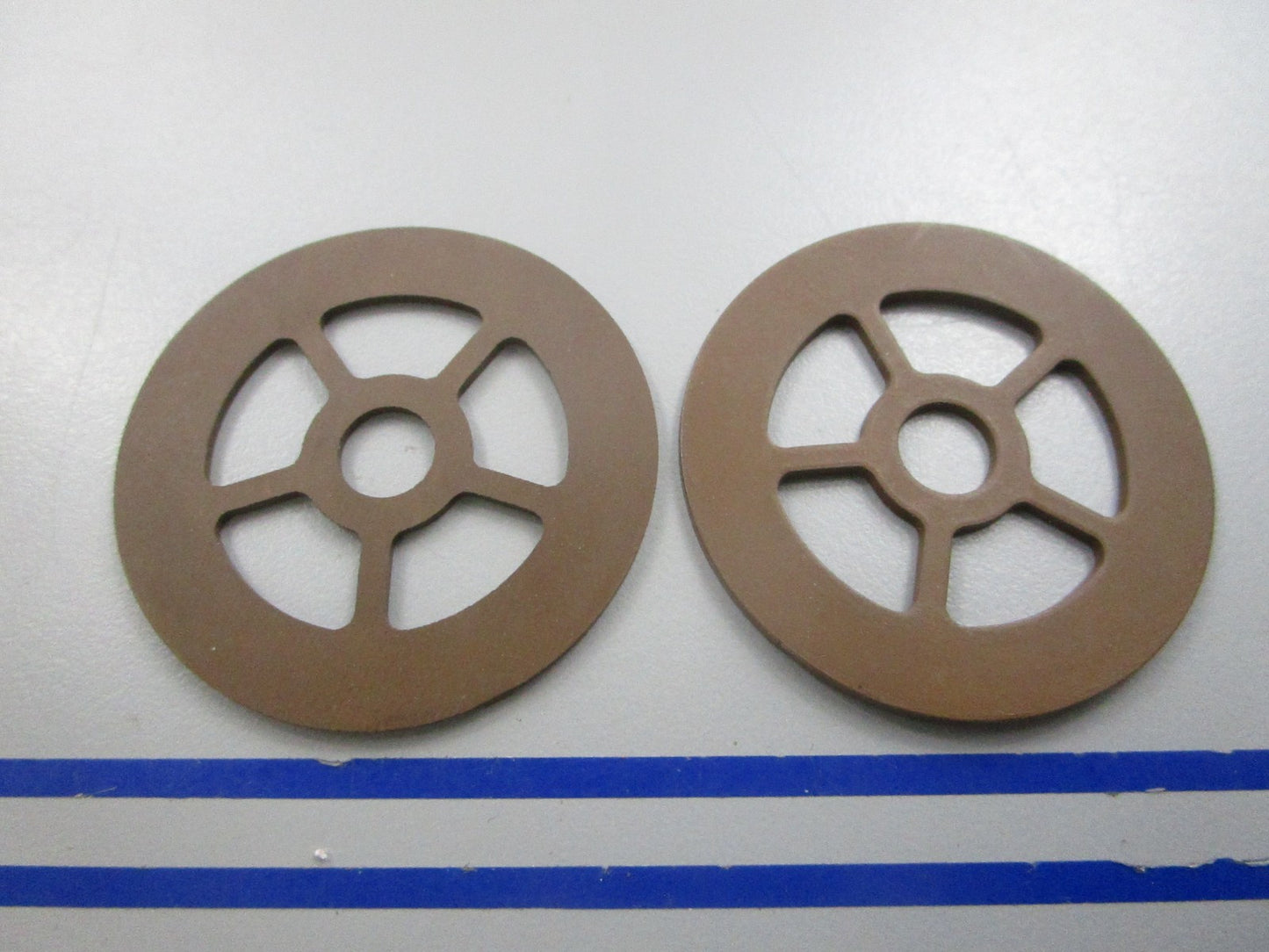 NEW OEM (LOT OF 2) 338879 0338879 OMC Johnson Evinrude Fuel Pump Gasket 0810