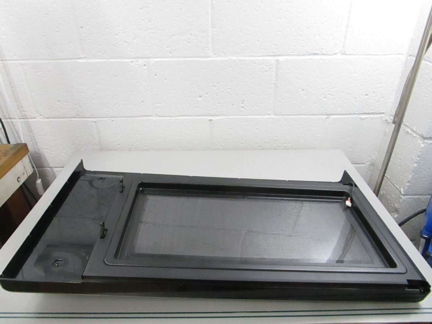 NEW OEM DE94-03237R Samsung Microwave Door Assembly 0810